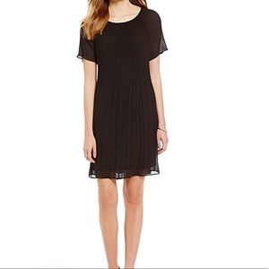 Like New MICHAEL Michael Kors
Pleated Shift Dress
